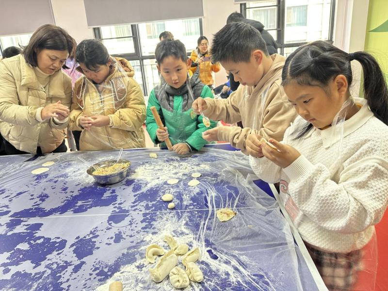 南京江心洲洲岛绿园社区表彰年度青少年志愿者