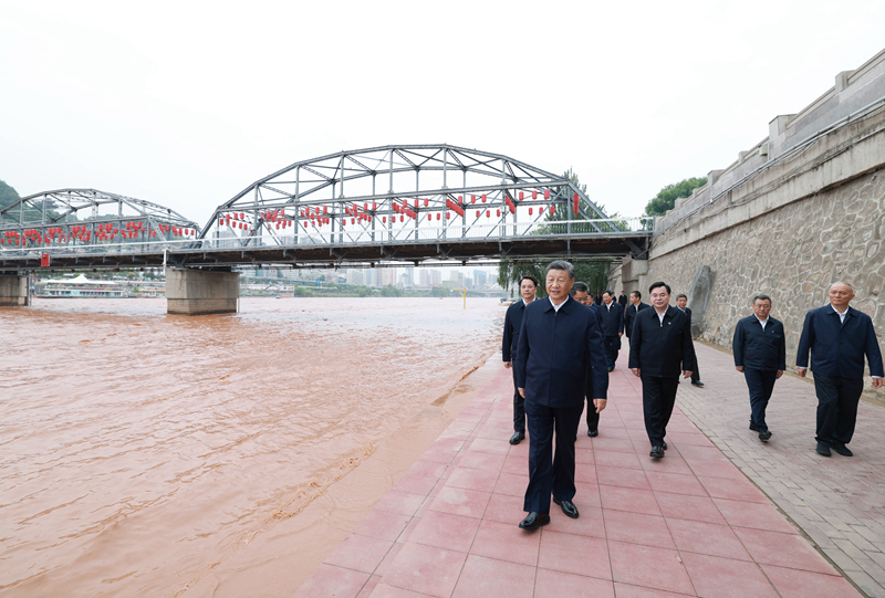 2024年9月11日，习近平总书记在黄河兰州中山桥段考察。