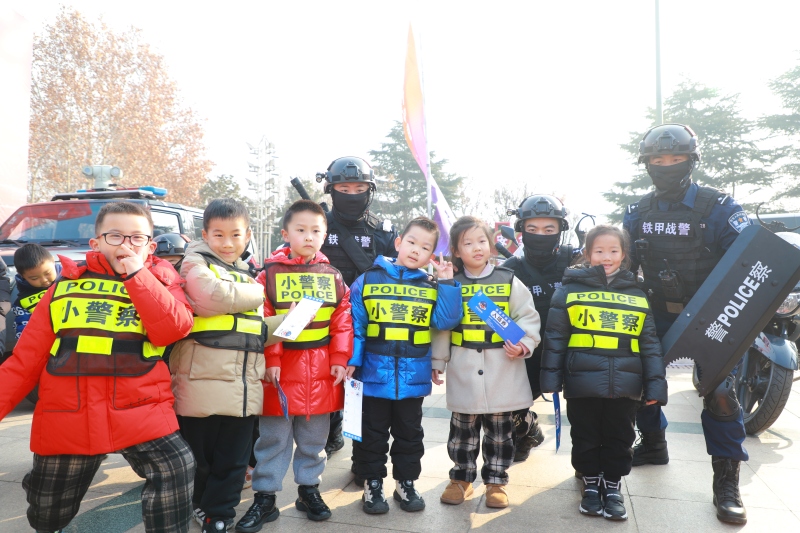 超燃！普法巴士遇上警营开放日