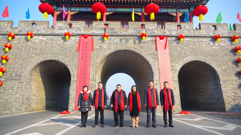 连云港赣榆区：春联映红塔山计斤城门 新春文明实践精彩纷呈