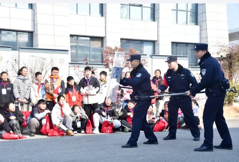 灌云站派出所：普法迎新年 安全“警”相随