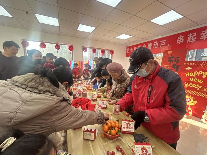 海州区朐阳街道双河社区：忆传统美食糖葫芦，串起幸福生活元宵节