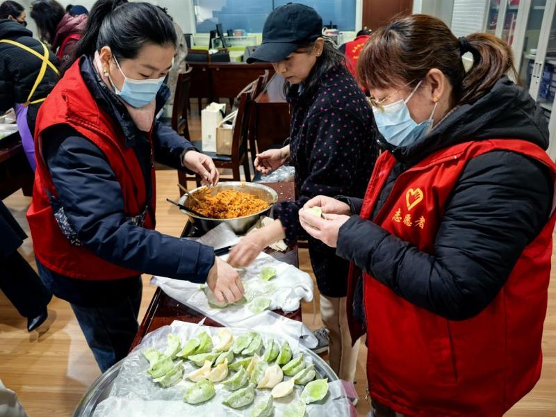 连云港市海州区玉带社区：爱满雷锋月，情暖“星星”儿童