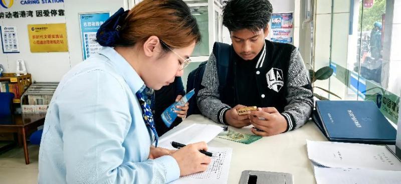 服务无国界，建行中南支行助力外籍学生轻松开户